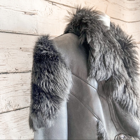 Women winter coat with fur - Picture 3 of 10